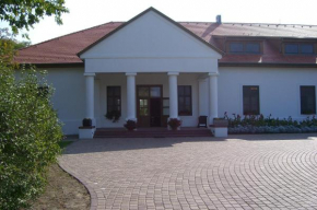 Sarlóspuszta Club Hotel